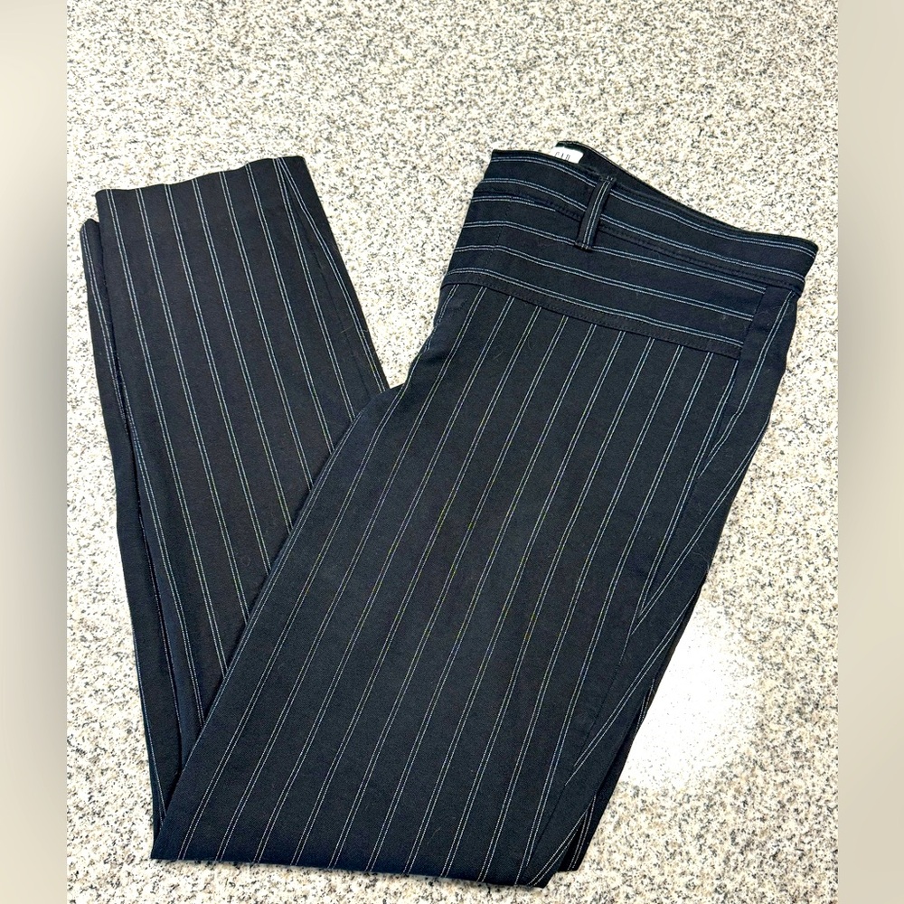 GAP Skinny Ankle Black and White Pinstripe Slacks / Pants Women’s Size 8